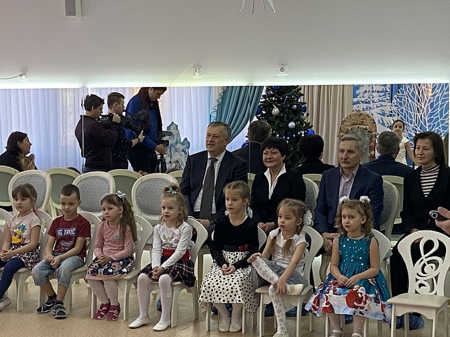 Новый рабочий год губернатор Ленобласти начал в детском саду Гатчины