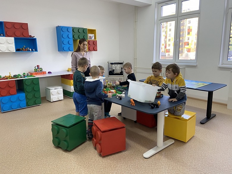Новый рабочий год губернатор Ленобласти начал в детском саду Гатчины