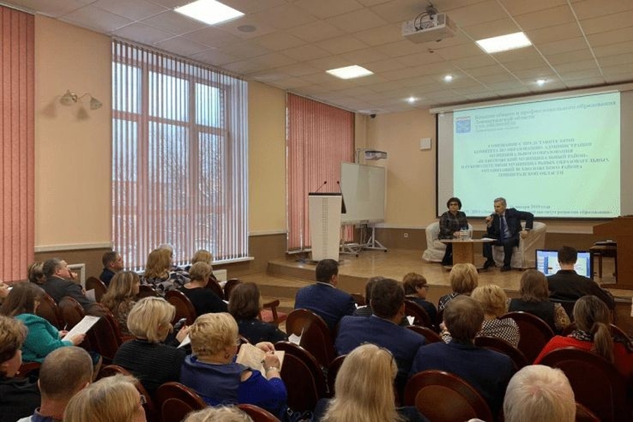 Вопросы образования в Гатчинском районе обсудили в Петербурге