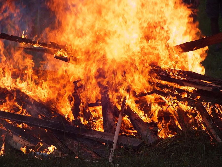 За выходные в Гатчинском районе сгорели две бани